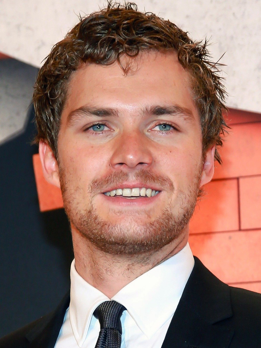 How tall is Finn Jones?